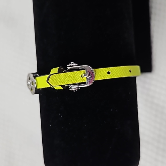 HENRI BENDEL NEON GREEN LEATHER & STUD BRACLET - Picture 3 of 8